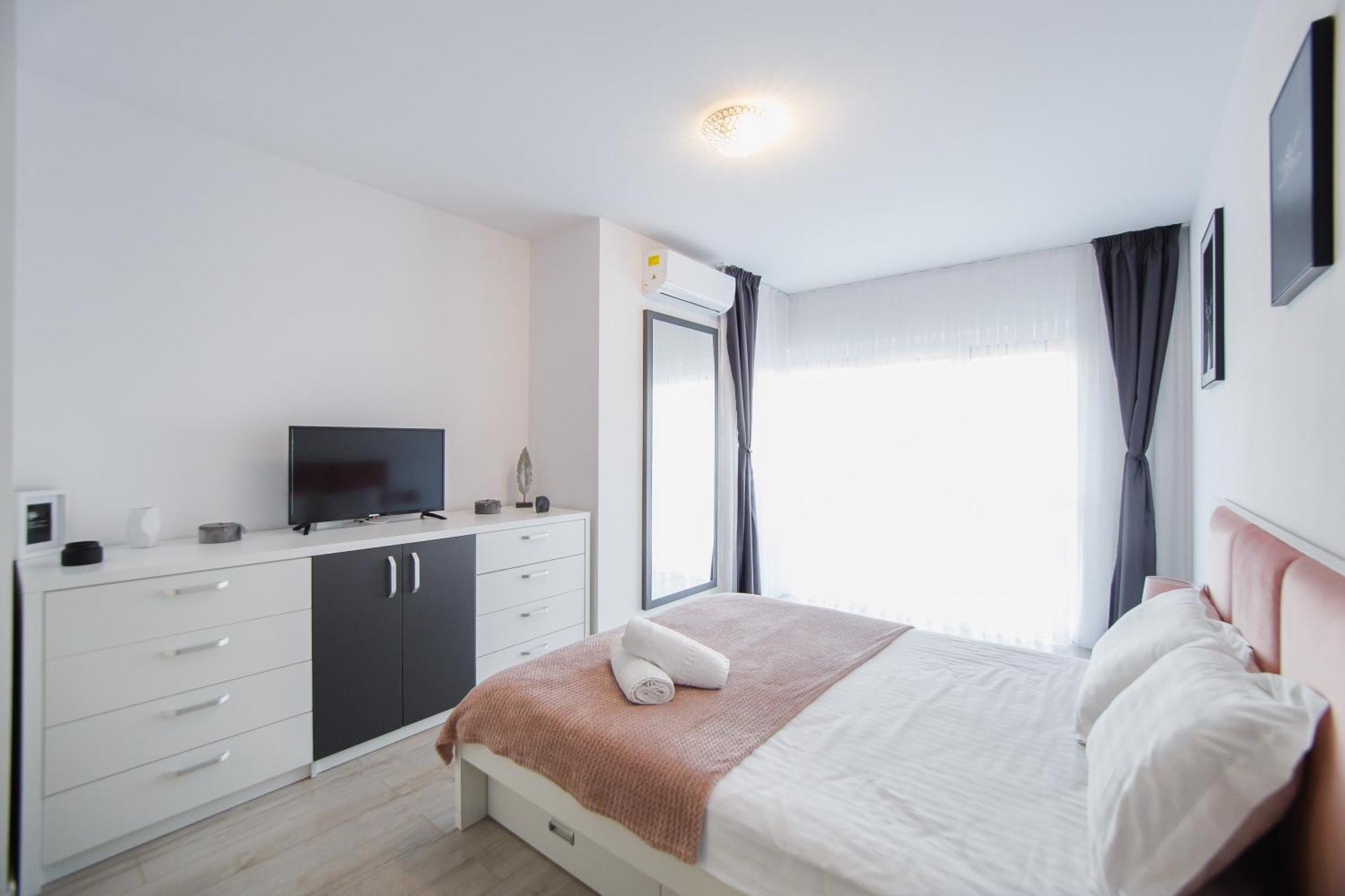 Pinky Black Escape Oradea Luaran gambar