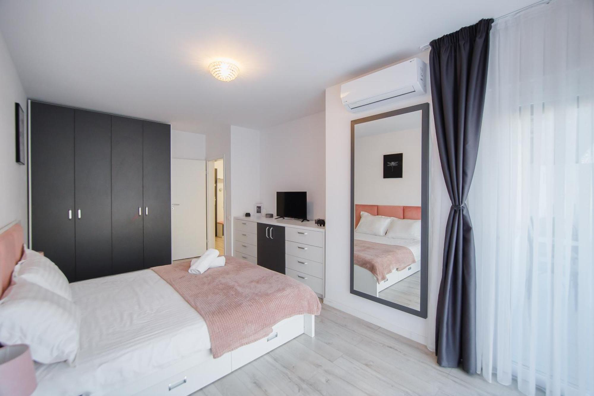 Pinky Black Escape Oradea Luaran gambar