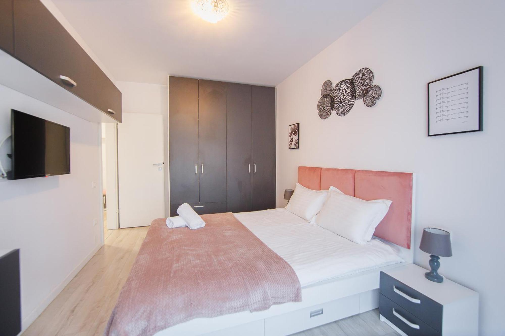 Pinky Black Escape Oradea Luaran gambar